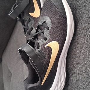Nike Star Running Girls/Kids Shoes Low Black/Gold Revolution Size 3